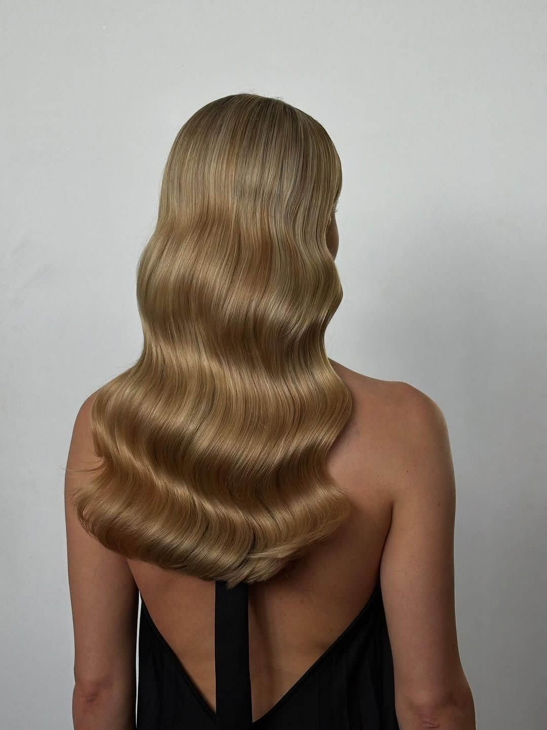 Lookbook — Hollywood waves, blonde balayage